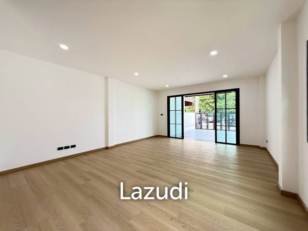 picture Fully Renovated Modern 3-Bedroom Townhouse in Kathu - 9/38