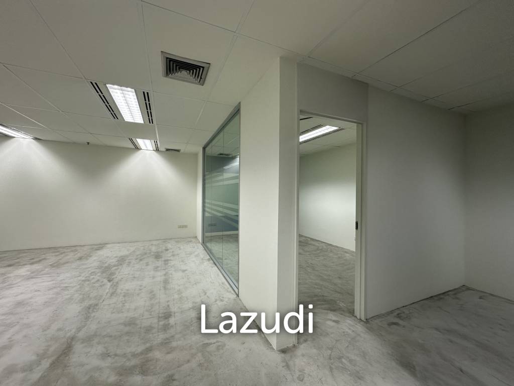 รูป สำนักงานให้เช่าในย่านสีลม อาคาร Chartered Square - รูปที่ 6/14