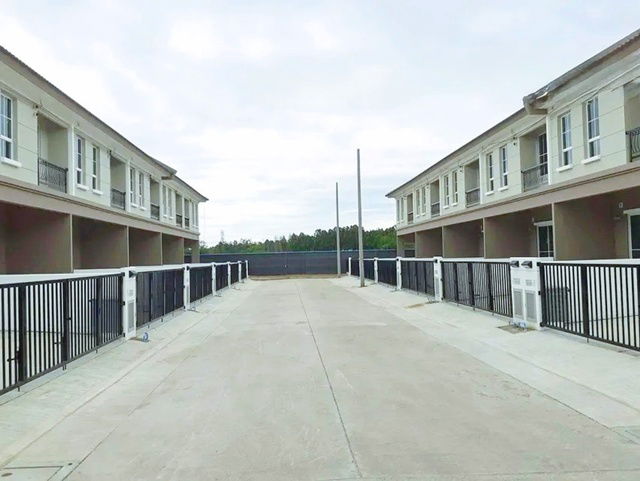 picture LamLukKa Khlong7, Nimit Mai-Maitrichit 2-story townhouse for rent on the main road 18 sqwa 145sqm, C - 7/8