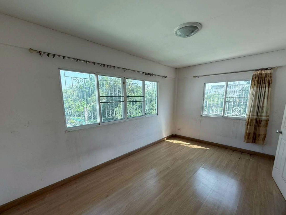 รูป ขายทาวน์เฮ้าส์ หมู่บ้านมณเฑียรทิพย์ คู้บอน1 (Baan Montaintip) หลังมุมใกล้รถไฟฟ้า สถานีรามอินทรา กม.9  - รูปที่ 19/20