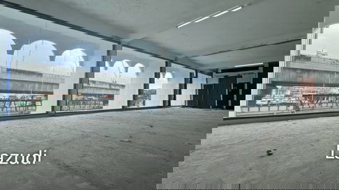 700 m² commercial space over 2 floors on main Sukhumvit