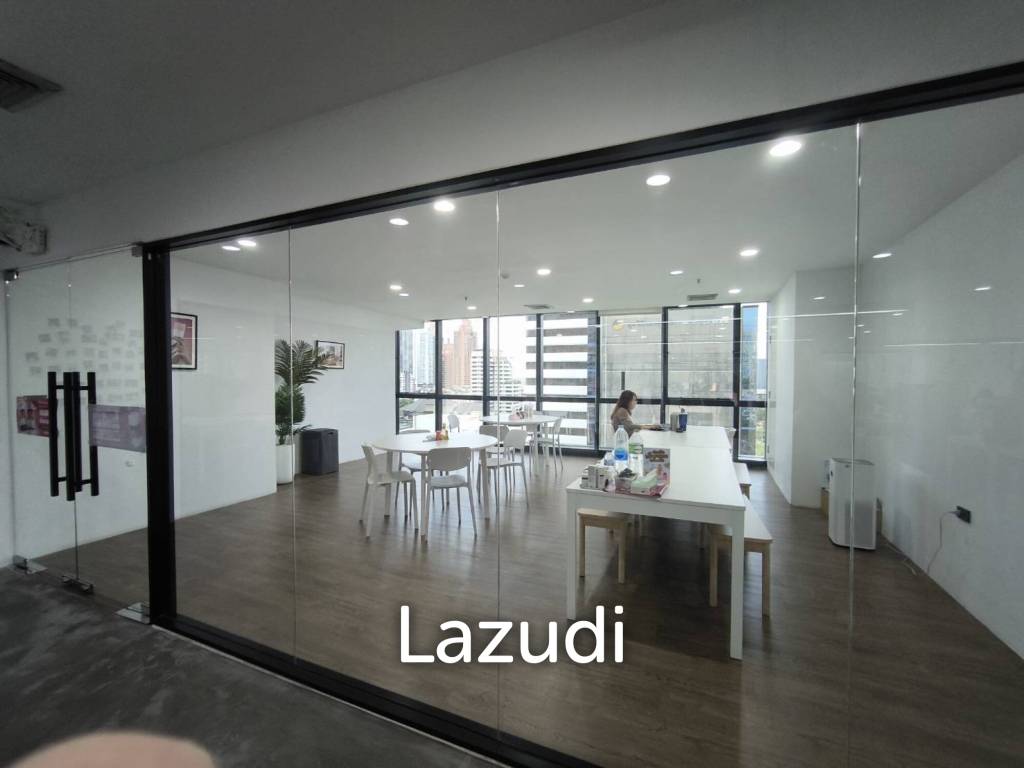 รูป สำนักงานโมเดิร์นที่หรูหราและกว้างขวางใจกลางคลองเตย กรุงเทพฯ - รูปที่ 1/10
