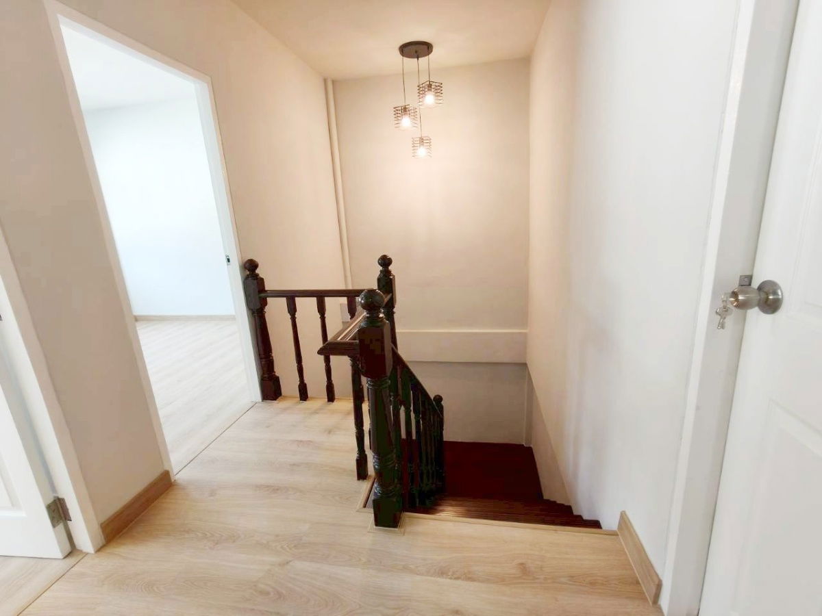 รูป ทาวน์เฮ้าส์ รีโนเวทใหม่ ทำเลดี หมู่บ้าน วรารักษ์ ซ.8 ซอยเลียบคลองสอง 27 ถนนเลียบคลองสอง คลองสามวา พร้อมเฟอร์นิเจอร์ - รูปที่ 10/16