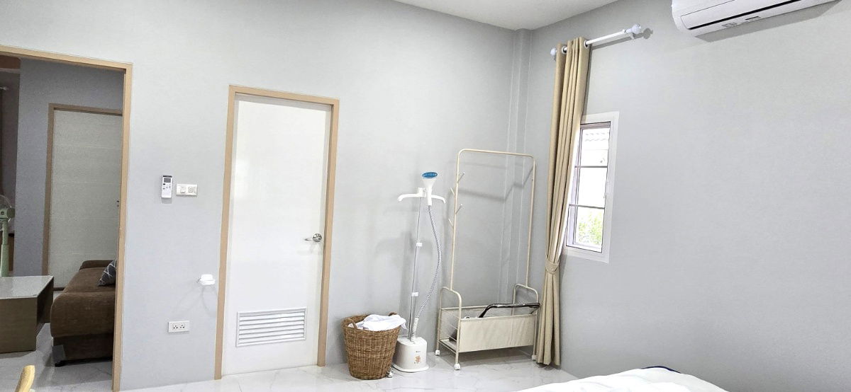 picture Single storey house for rent with 3 bedrooms,2 toilets and 1 kitchen.  - 9/23