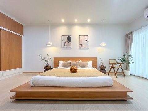 For sale: Luxurious penthouse in Charan area, 100 sq m., 28th floor, beautiful view, City Home Ratchada-Pinklao project, parking for 2 cars.