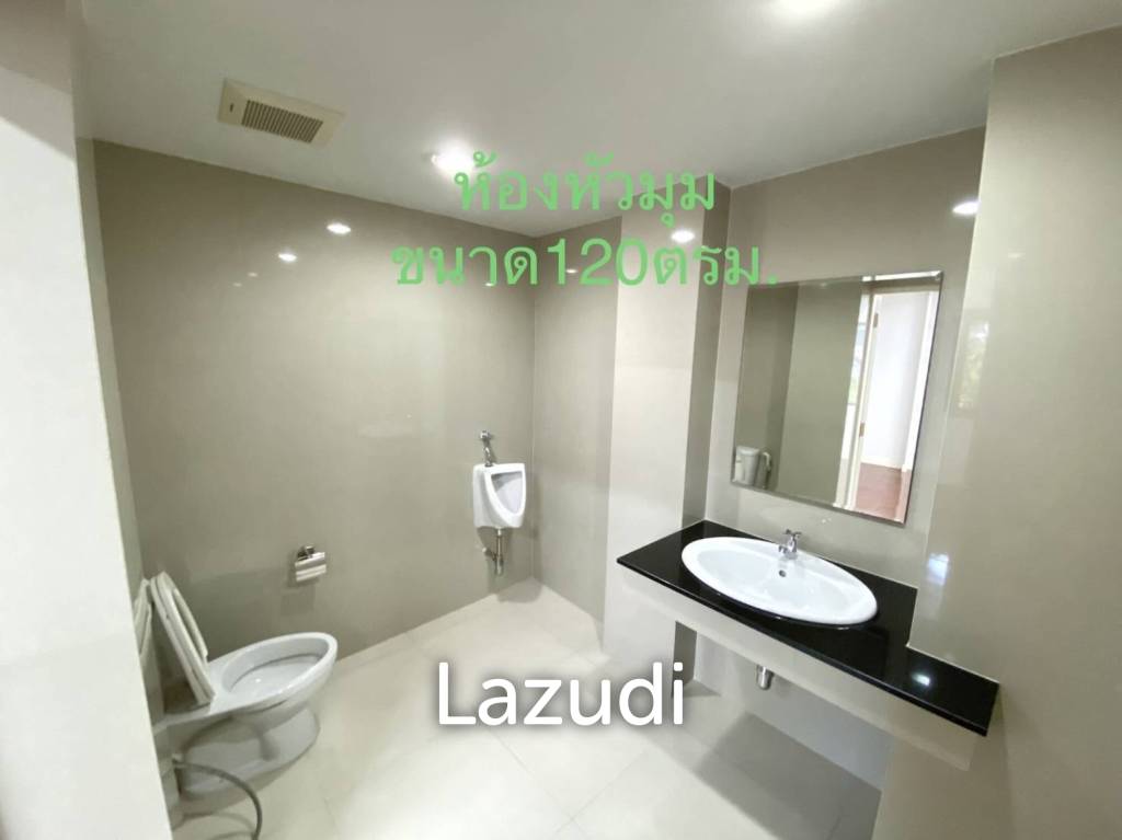 picture Modern Office Space in a Prime Location near MRT Asoke - 6/6