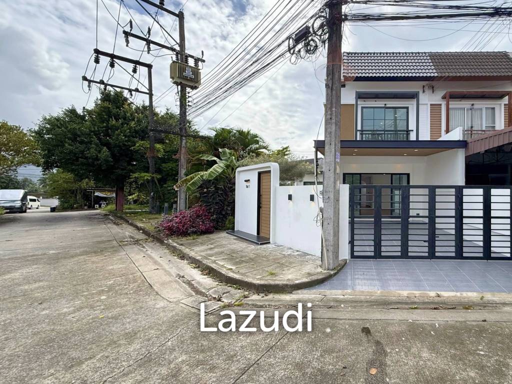 picture Fully Renovated Modern 3-Bedroom Townhouse in Kathu - 38/38