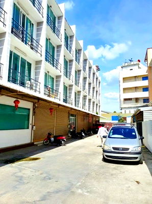 Shophouses for rent Nonthaburi : RAMA5 4-story commercial building for rent with rooftop Lotus NakhonIn 1.6km. Makro Nakhon In 2.5 km
