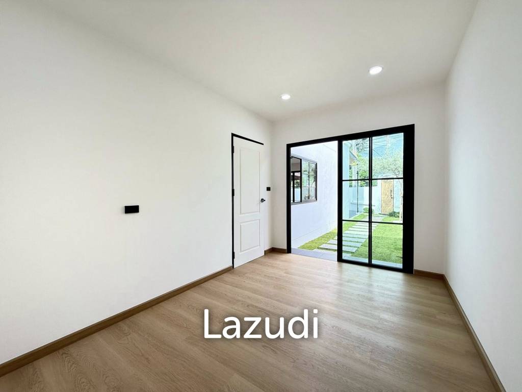 picture Fully Renovated Modern 3-Bedroom Townhouse in Kathu - 12/38