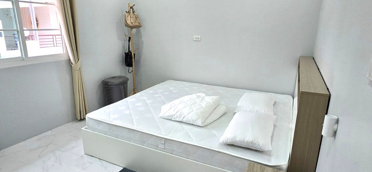 picture Single storey house for rent with 3 bedrooms,2 toilets and 1 kitchen.  - 13/23