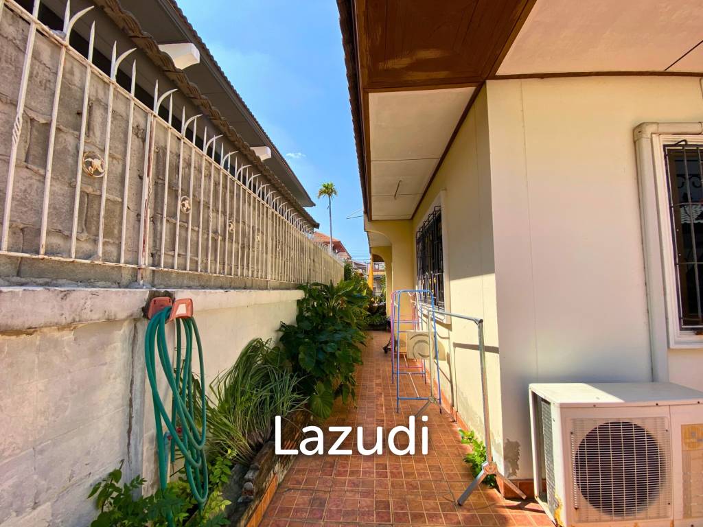 picture 4 Bedrooms 3 Bathrooms 250 SQ.M. Eakmongkol 2 - 35/36