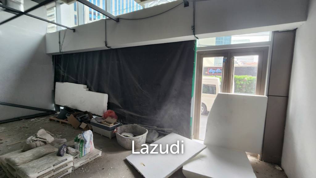 รูป Nana Sukhumvit Soi 7 100SQM Retail Space Ground Floor of Office Building - รูปที่ 9/12