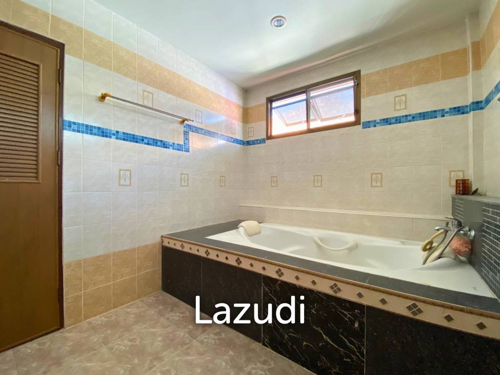 picture 4 Bedrooms 3 Bathrooms 250 SQ.M. Eakmongkol 2 - 19/36