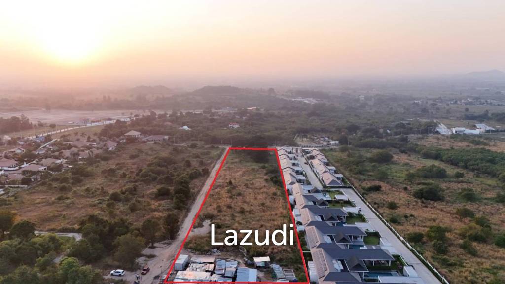 picture Prime Ultra Luxury Land 8 Rai 2 Ngan for Sale in Thap Tai Hua Hin - 3/4