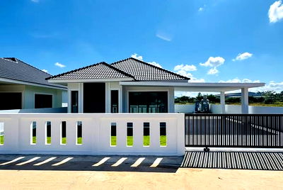 Houses for sale Muang Chiang Rai Chiang Rai : Single-storey detached house for sale  2 bedrooms 2 bathrooms and 1 parking.