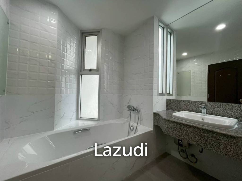 picture Luxury Fully Furnished Condo Si Lom Bangkok - 9/11