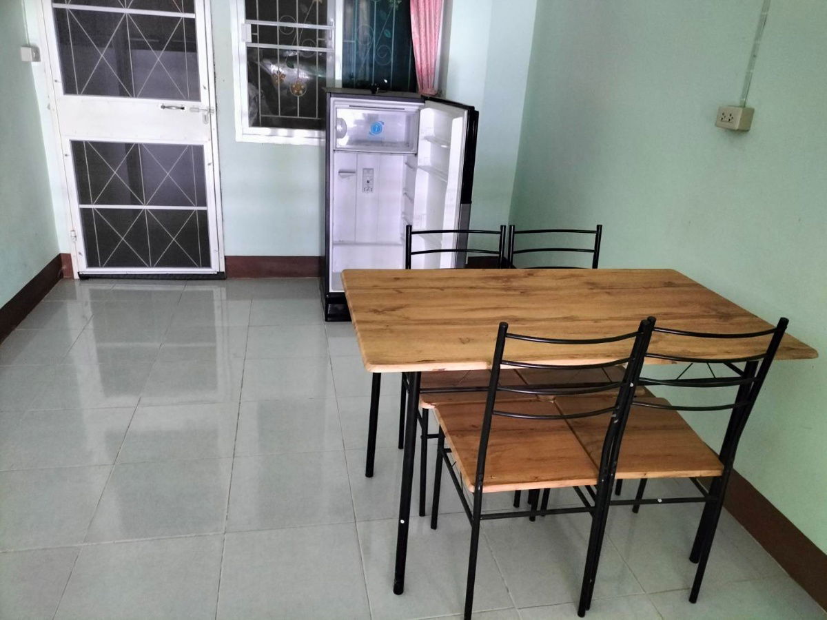 picture Townhome for rent with 3 bedrooms,2 toilets and 1 kitchen. - 4/14