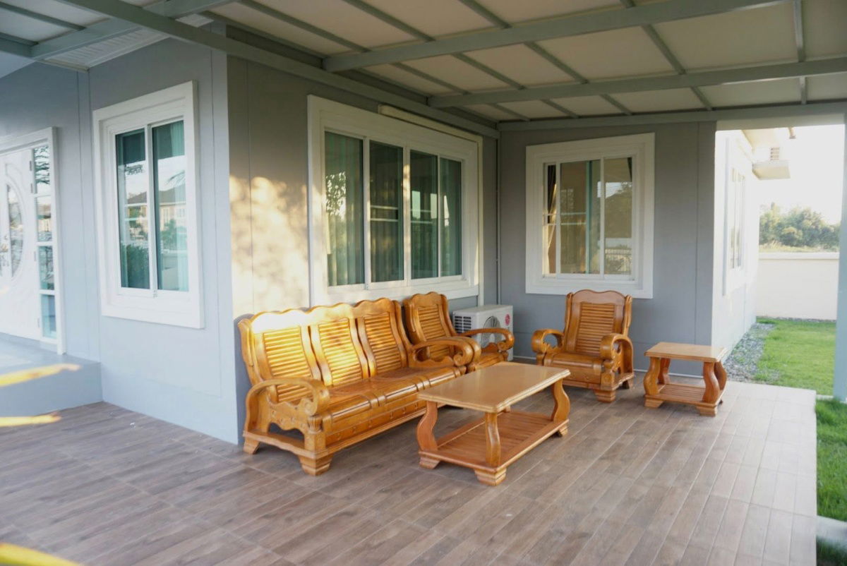 picture Two storey house for rent with 4 bedrooms,4 toilets and 1 kitchen. - 22/27