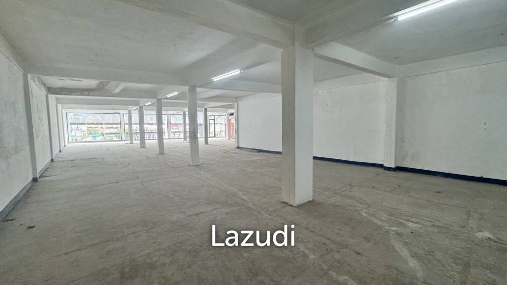 picture Prime Retail Space in Bang Na with Main Sukhumvit Access - 12/17