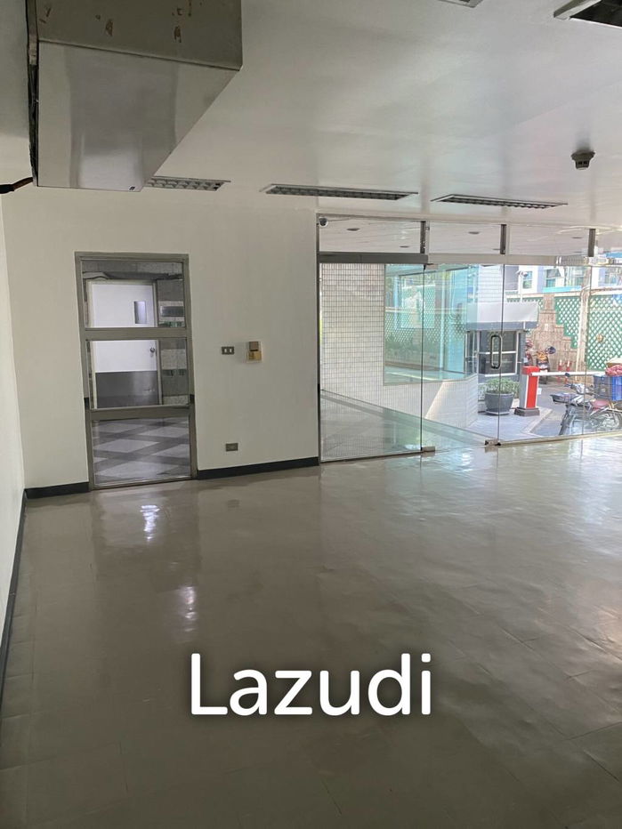 รูป พื้นที่ค้าปลีกให้เช่าในโครงสร้างสมัยใหม่กลางอโศก คลองเตย - รูปที่ 7/8