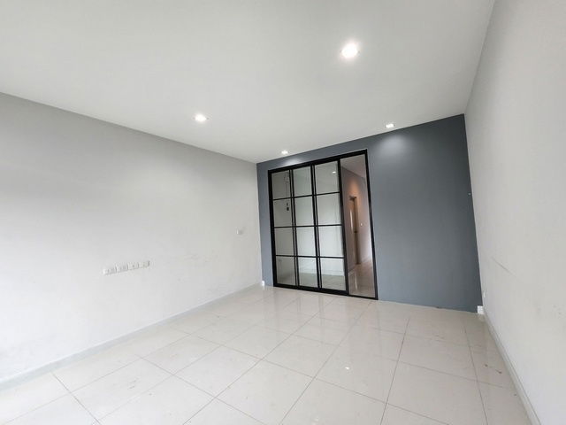 picture FOR RENT COMMERCIAL BUILDING PROPERTY 25000 BAHT per MONTH - 5/8