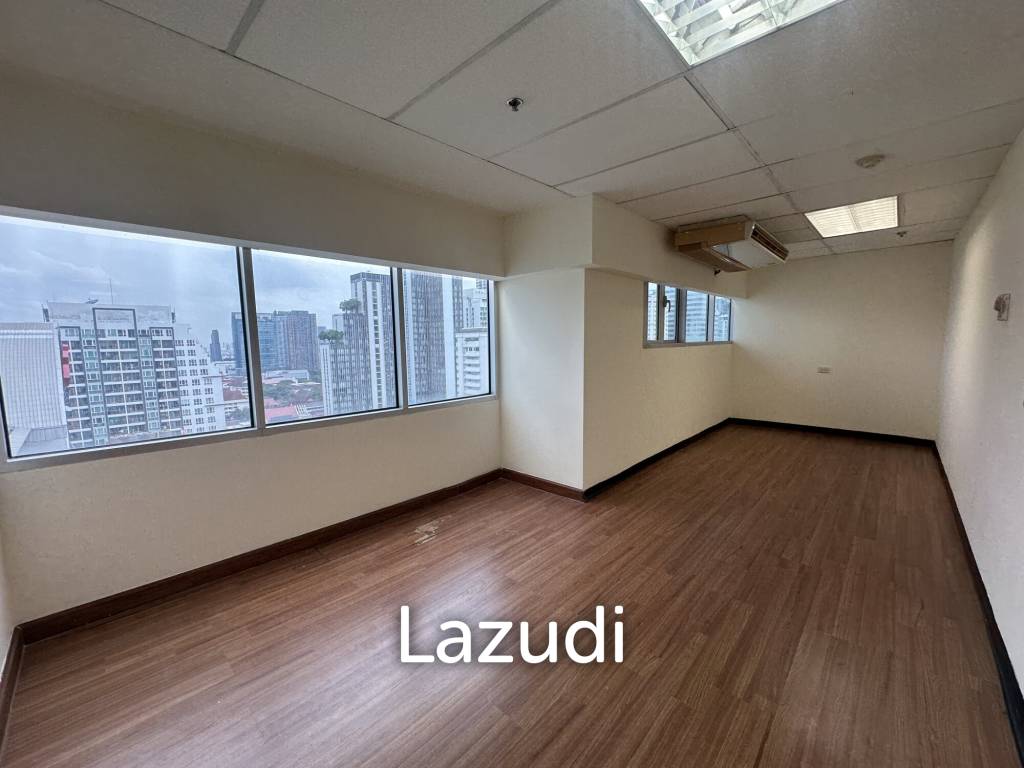 picture Elegant Office Space for Sale in Watthana Bangkok - 1/5