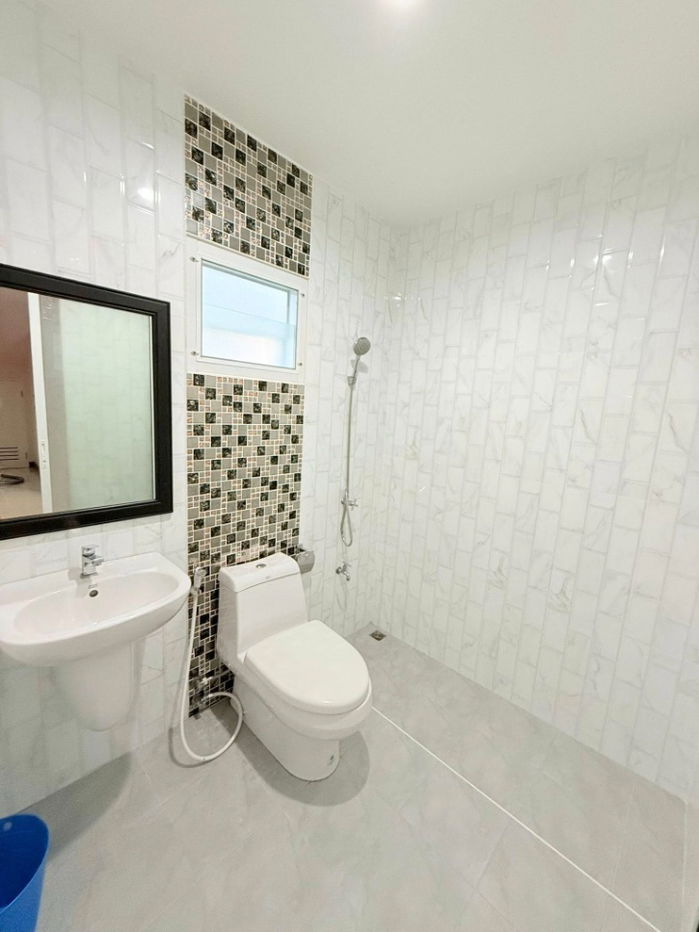 picture Two storey house for rent with 4 bedrooms,4 toilets and 1 kitchen. - 7/27