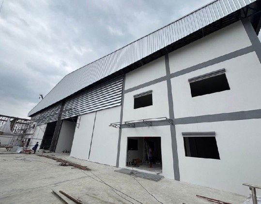 รูป ให้เช่า โรงงาน โกดัง พร้อมสำนักงาน สร้างใหม่ / ทำเล คลองสี่วา สมุทรสาคร / พื้นที่โกดังใช้สอย 1590 ตารางเมตร / พื้นที่ดิน 1 ไร่กับ 75 ตารางวา - รูปที่ 1/12