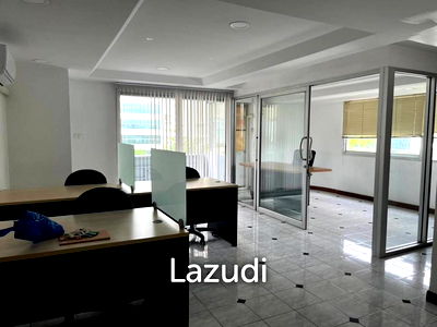 เช่าสำนักงาน เขตสาทร : สำนักงานตกแต่งส่วนใหญ่ใจกลางสาทร ขนาด 50 ตร.ม.