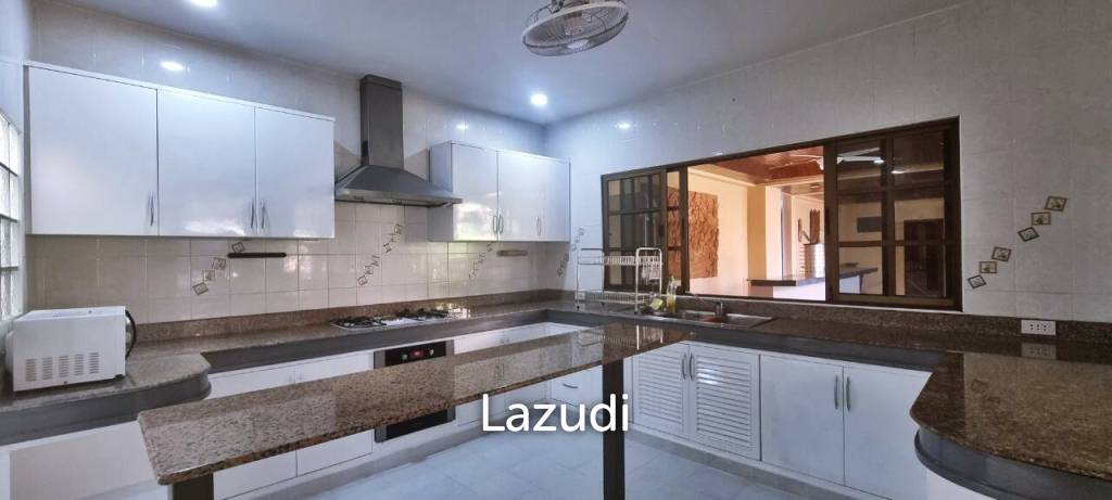 picture 12 Bedroom 13 Bathroom Villa In Central Pattaya - 12/35