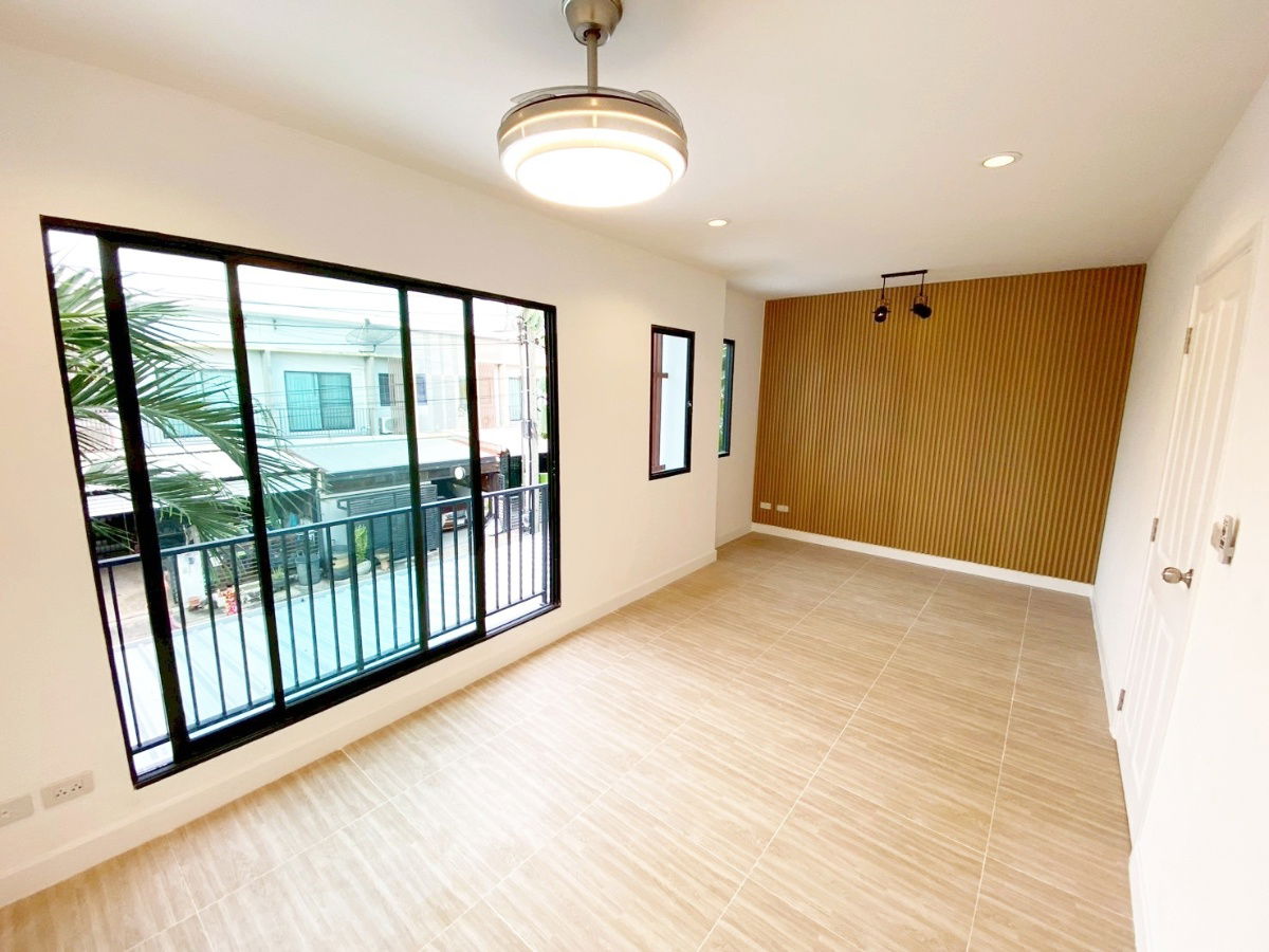 รูป ทาวน์เฮ้าส์ รีโนเวทใหม่ ทำเลดี ใกล้รถไฟฟ้า 2สาย สีชมพูและสีเขียว ม.เดอะคอนเนค 28 วัชรพล - เพิ่มสิน สายไหม - รูปที่ 16/17