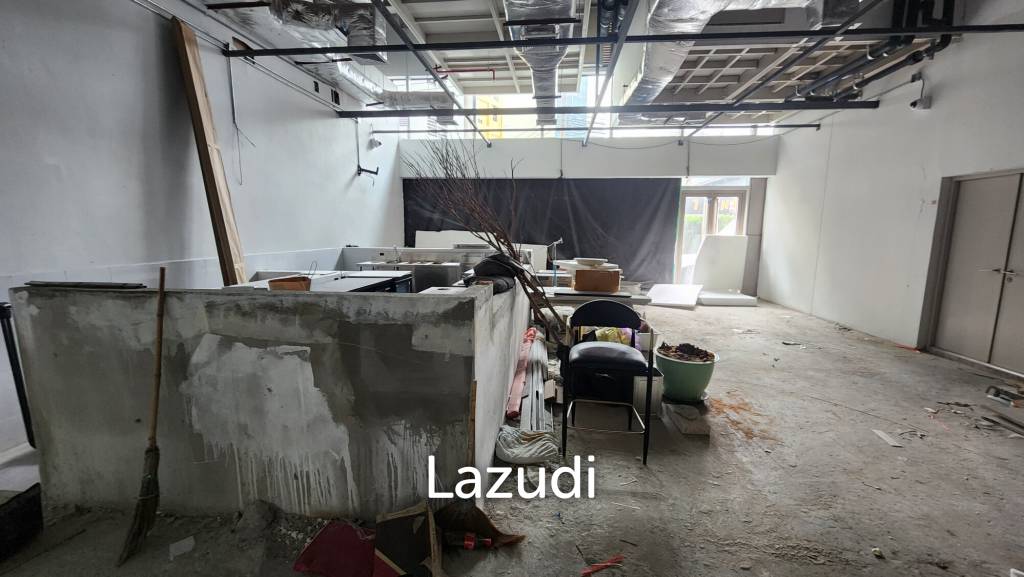 รูป Nana Sukhumvit Soi 7 100SQM Retail Space Ground Floor of Office Building - รูปที่ 1/12