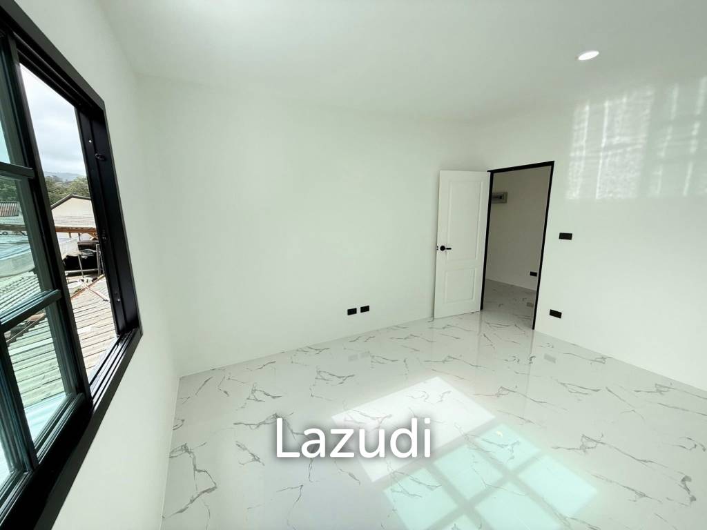 picture Fully Renovated Modern 3-Bedroom Townhouse in Kathu - 18/38