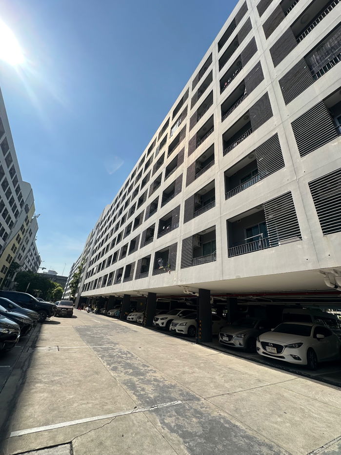 picture Elio Sukhumvit 64 shuttle bus to BTS - Studio 22SQM  - 10/17