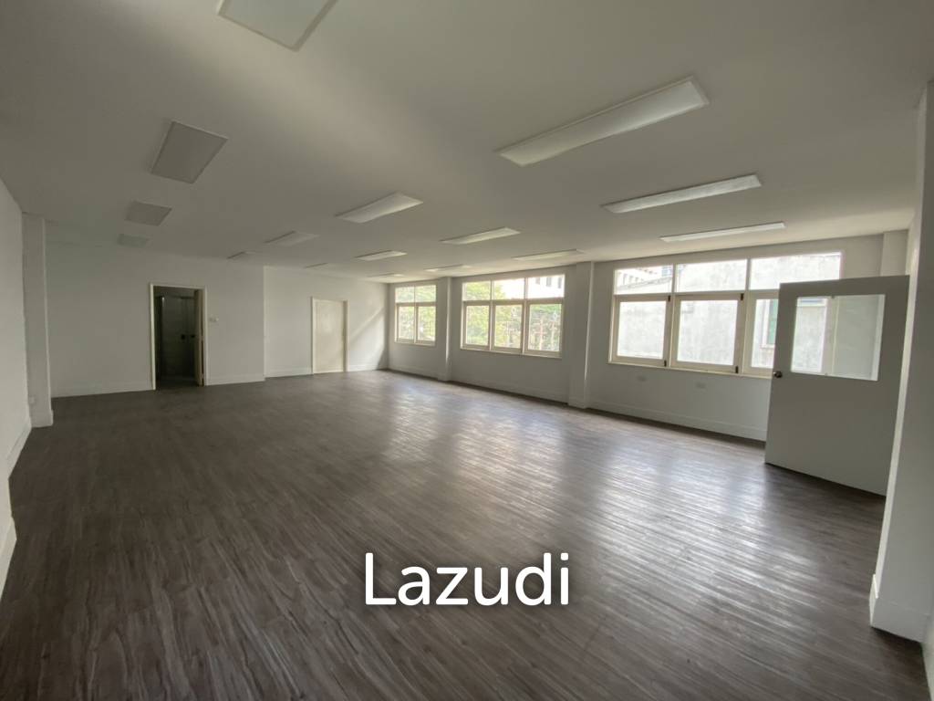 รูป Spacious Modern Office in Bang Rak Bangkok - รูปที่ 3/6