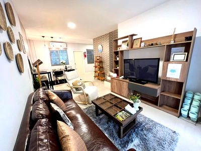 Houses for rent Chiang Mai : FOR RENT Prime Location Townhouse on Super Highway, Chiang Mai