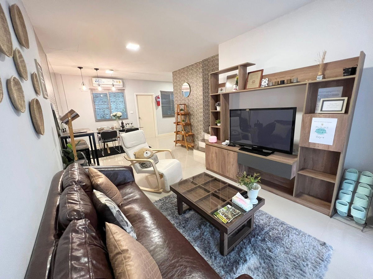 picture FOR RENT Prime Location Townhouse on Super Highway, Chiang Mai - 1/18