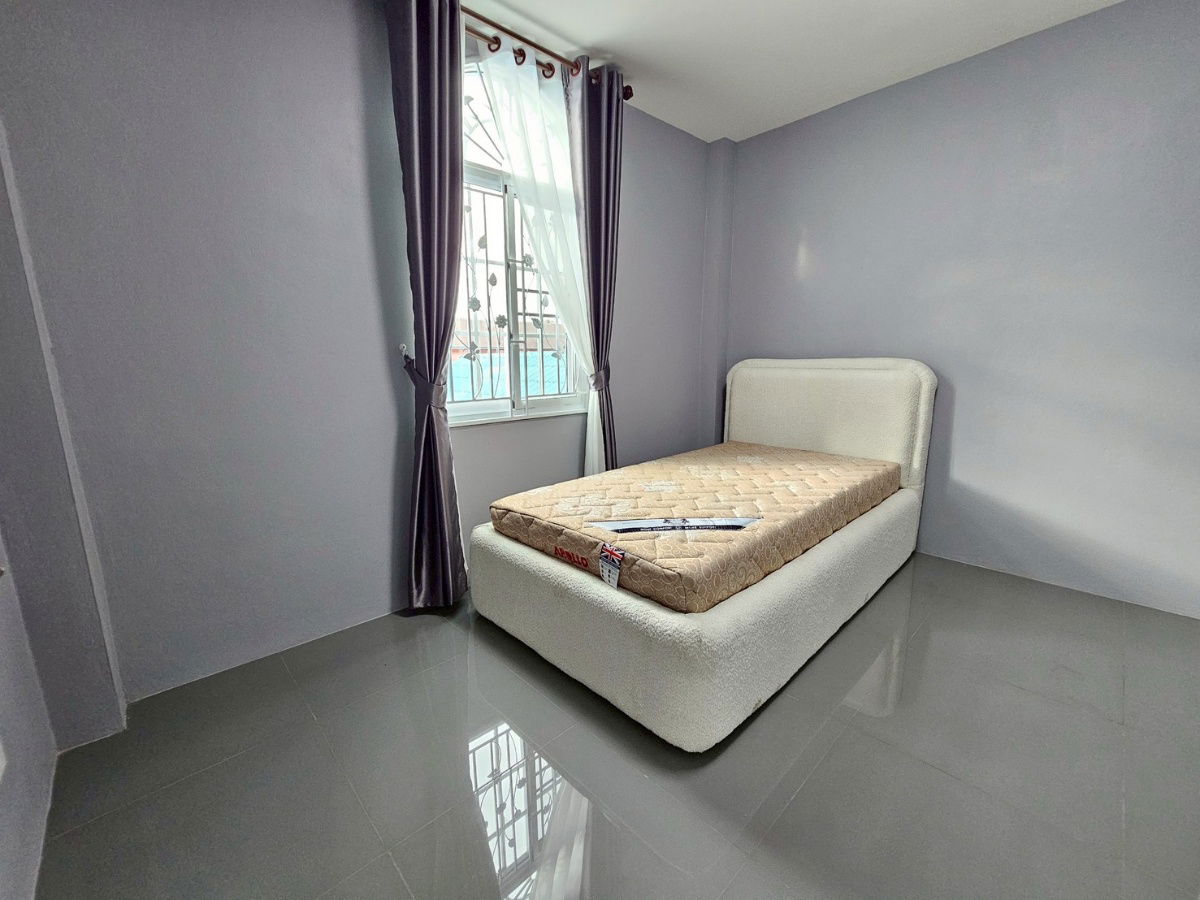 picture Two storey house for rent with 3 bedrooms,31 toilets and 1 kitchen.  - 23/33