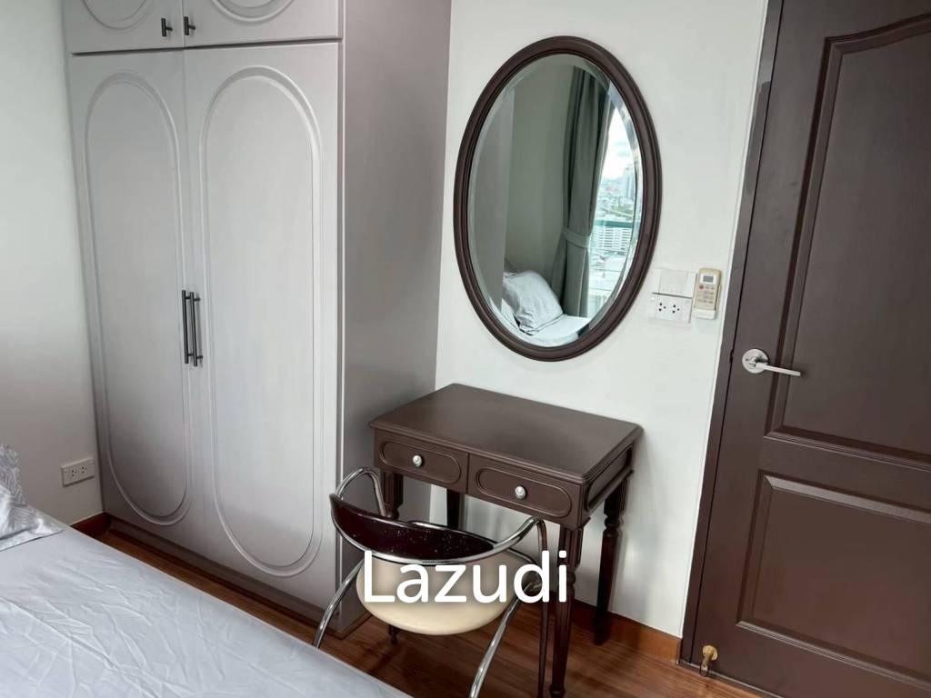 picture Luxury Fully Furnished Condo Si Lom Bangkok - 7/11