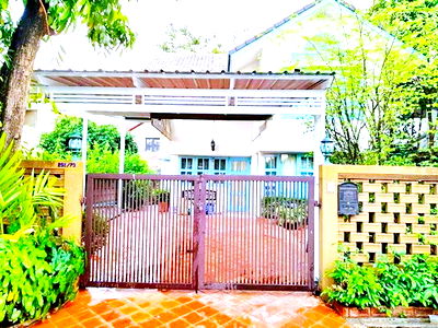 Houses for rent Krungthep Kreetha Road : MRT Sammakorn 1km. 2-story detached house for rent with beautiful furniture good condition 60 sq.wa.
