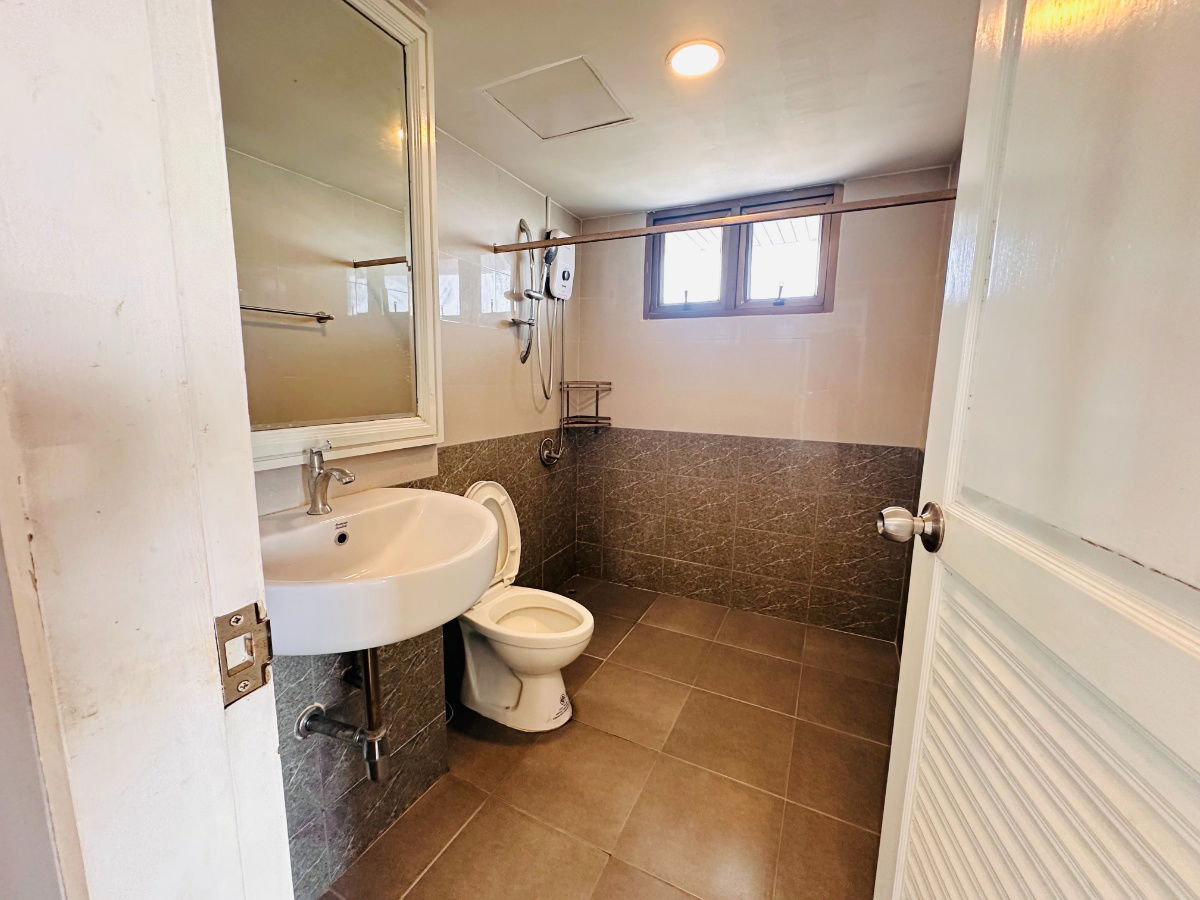 รูป ให้เช่าห้องแต่งพร้อม เฟอร์ครบ ห้องใหญ่ วิวดี ใกล้ ARL และ MRT สถานีหัวหมาก - รูปที่ 8/10