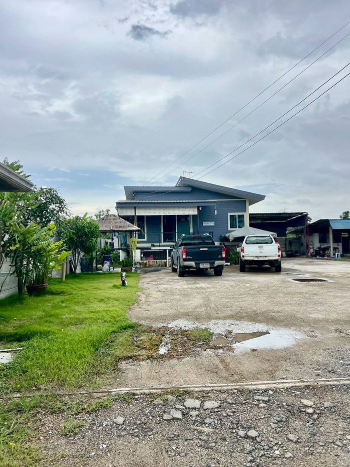 picture 1 rai of land with house, Soi 8, Nong Suea, Pathum Thani, single-family house, raised floor, 2950000 baht, title deed ready for transfer, gate - 11/24
