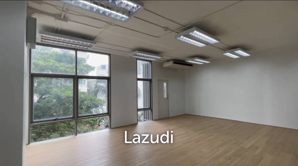 รูป สำนักงานทันสมัยในย่านธุรกิจ ที่ตั้งทำเลดีในสาทร - รูปที่ 3/5