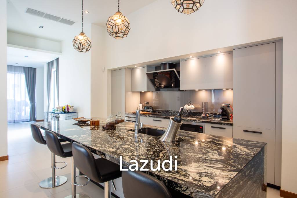 รูป Luxury Modern 6 Bed Pool Villa with Big land plot - รูปที่ 12/86