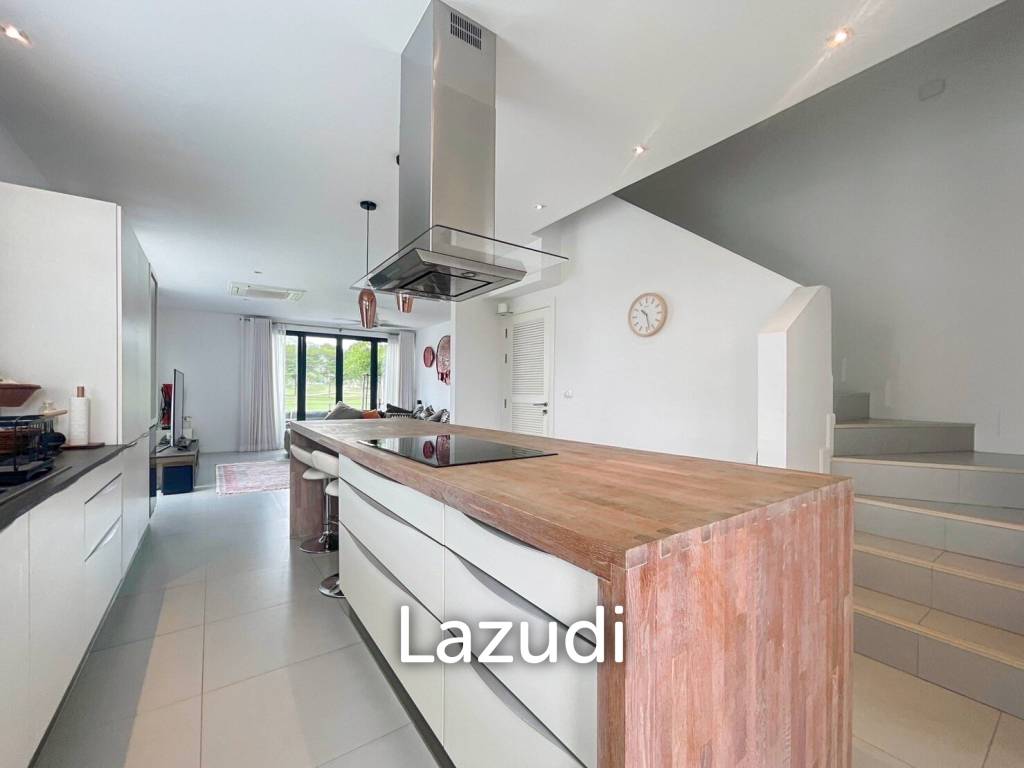 picture Black Mountain: 4-Story Townhouse Corner Unit - 11/31