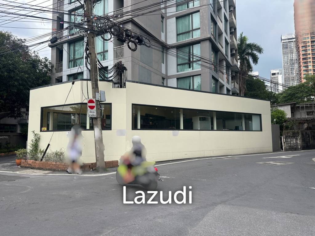 picture Retail Space with Modern Architecture in Bangkoks Khlong Tan - 3/4