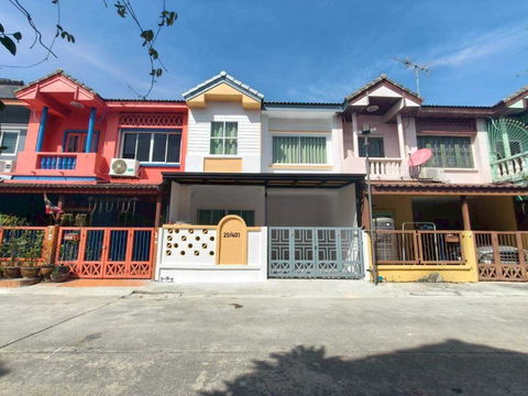 ทาวน์เฮ้าส์ รีโนเวทใหม่ ทำเลดี หมู่บ้าน วรารักษ์ ซ.8 ซอยเลียบคลองสอง 27 ถนนเลียบคลองสอง คลองสามวา พร้อมเฟอร์นิเจอร์