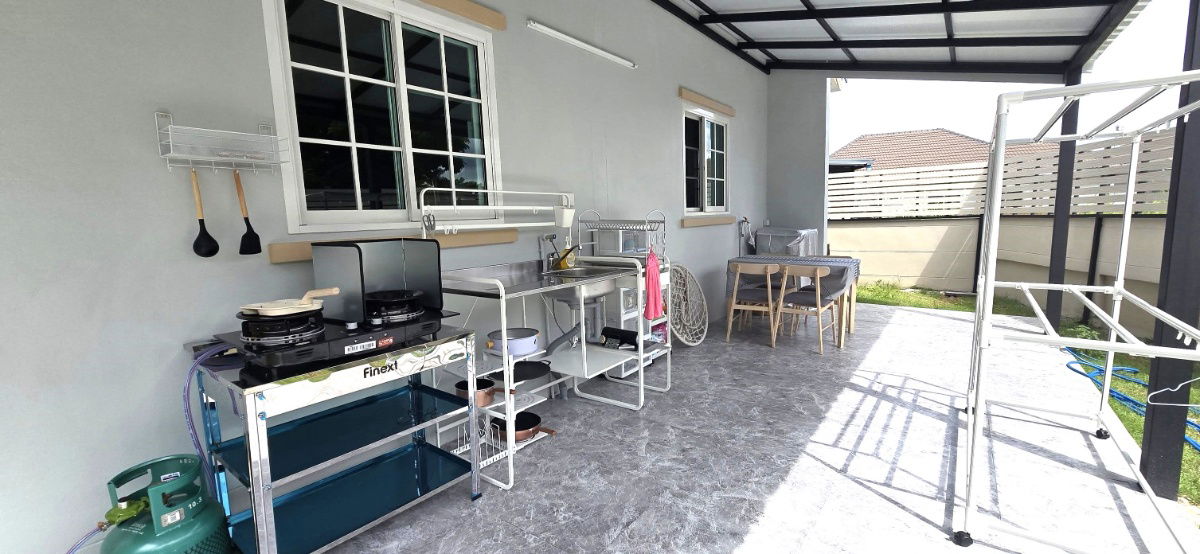 picture Single storey house for rent with 3 bedrooms,2 toilets and 1 kitchen.  - 19/23