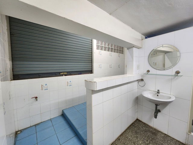 picture FOR RENT  COMMERCIAL BUILDING PROPERTY  22000 BAHT per MONTH - 7/8