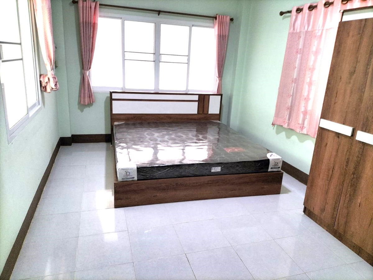 picture Two-storey detached house for sale  3 bedrooms 2 bathrooms and 1 parking. - 8/13